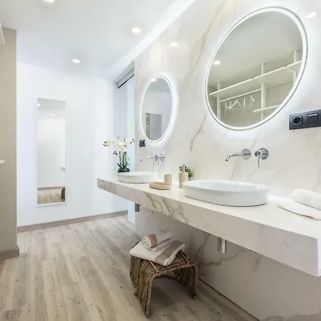 The One Luxury Apartment *